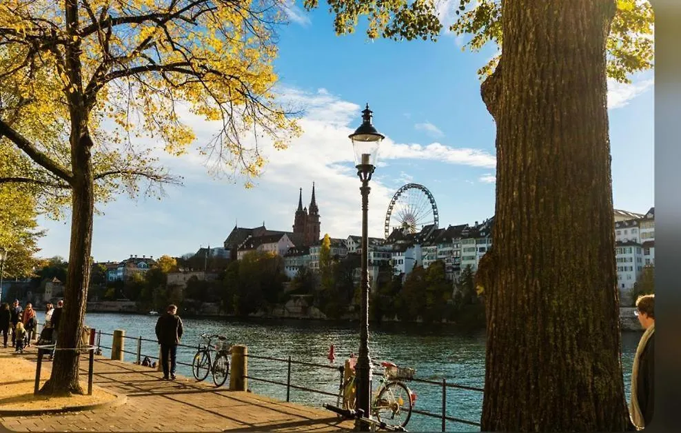 Schweiz Daire Basel 0*,  İsviçre
